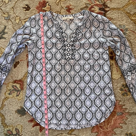 LOFT v-neck top - Picture 9 of 10